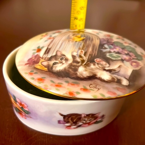 Ardleigh-Elliott. The Kitten and the Canary. By Coby Carlson. Music Box. #1358 A - Picture 8 of 11